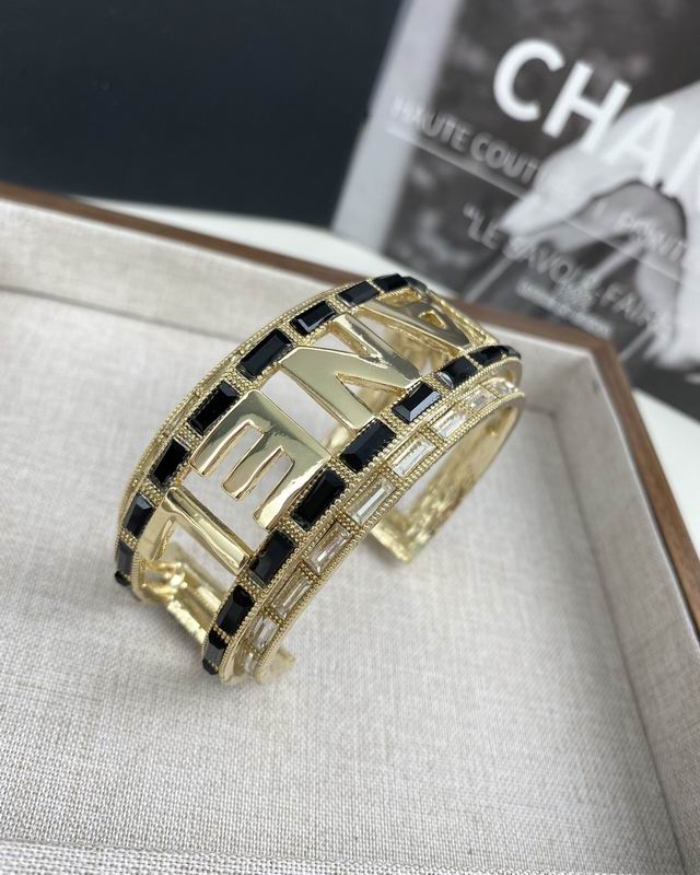 Chanel bracelet 06yxh02